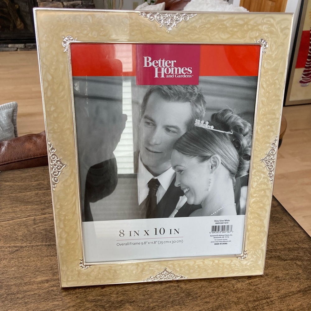 Nice picture frame fits 8 x 10